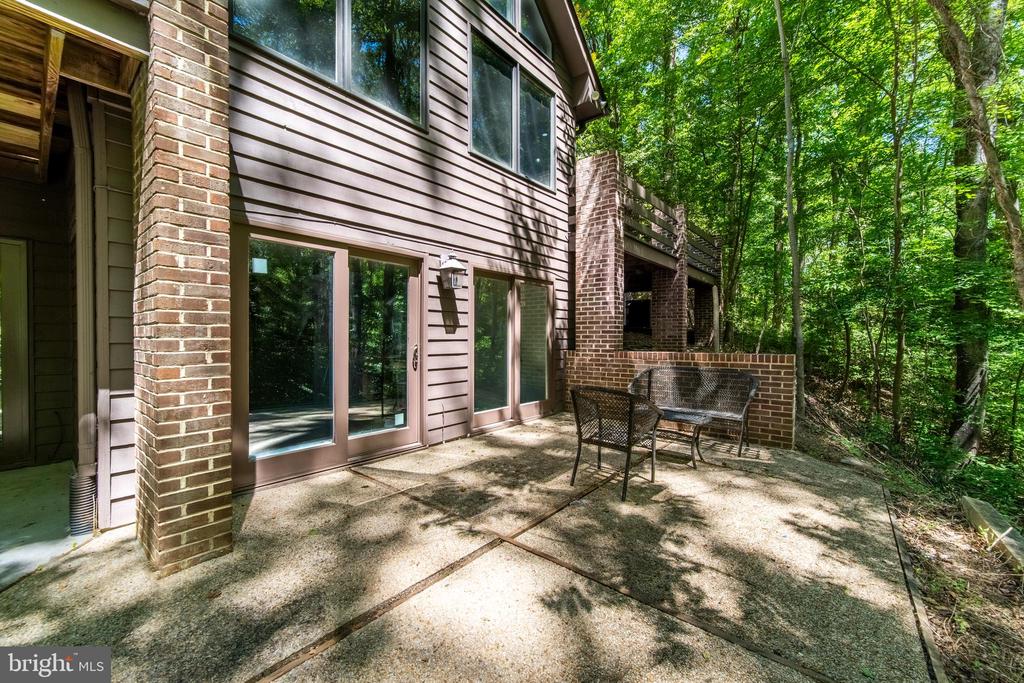 8425 MAUSEN LANE