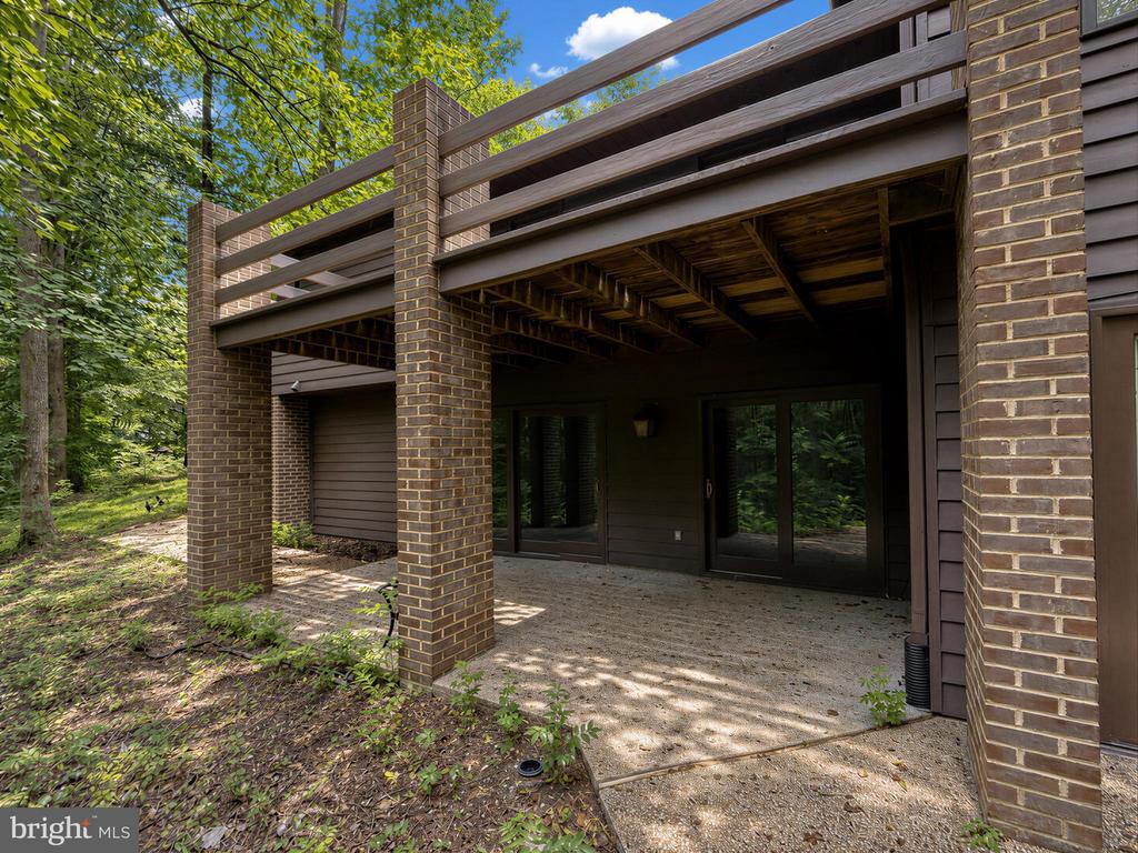 8425 MAUSEN LANE