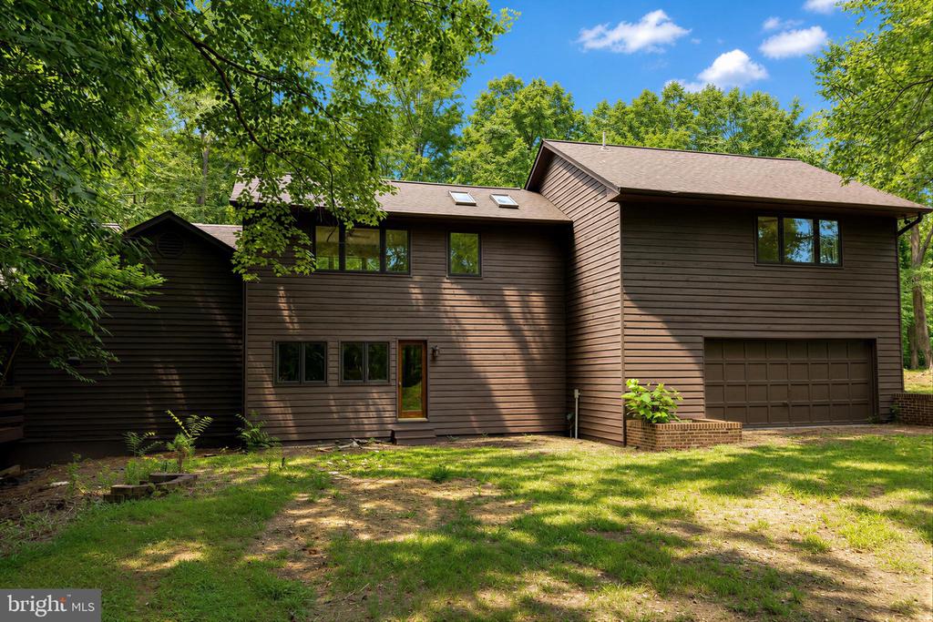 8425 MAUSEN LANE