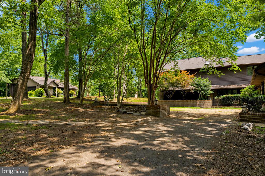 8425 MAUSEN LANE