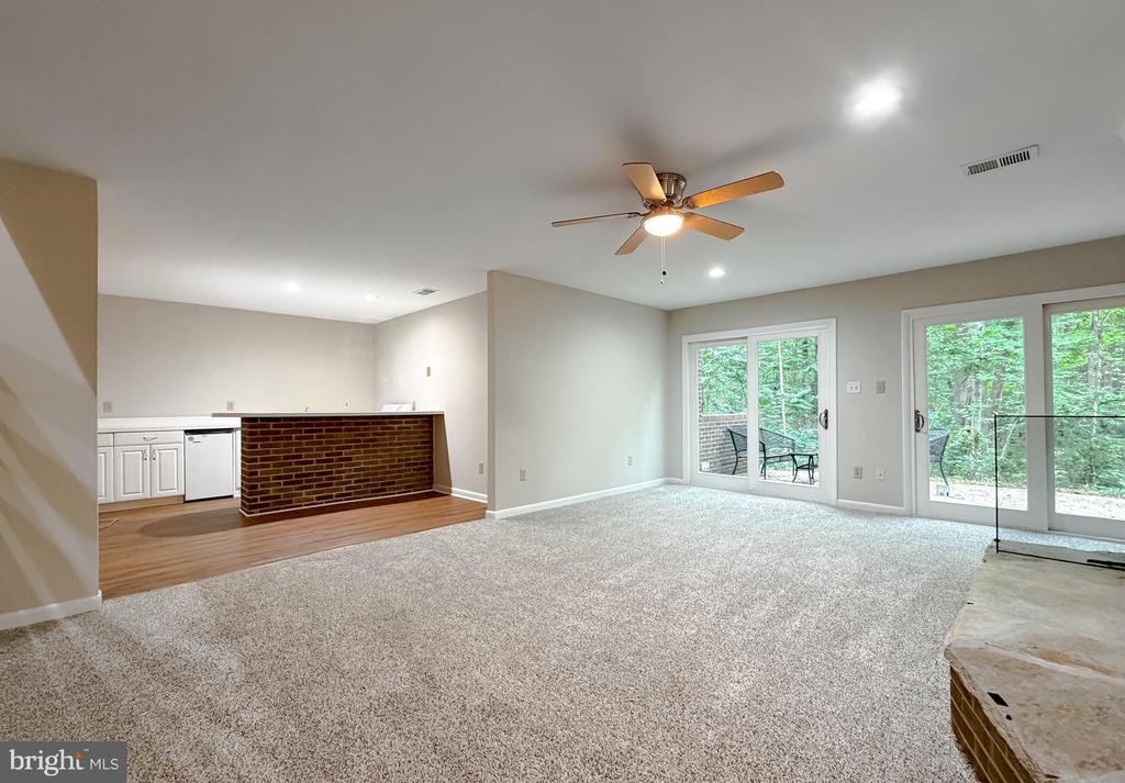 8425 MAUSEN LANE