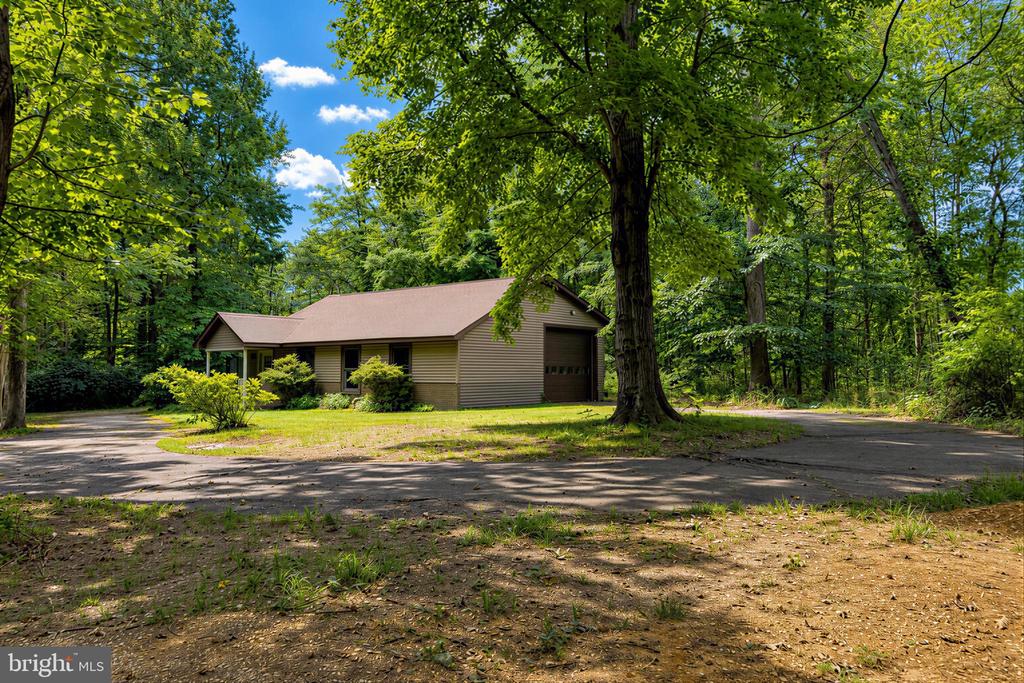 8425 MAUSEN LANE