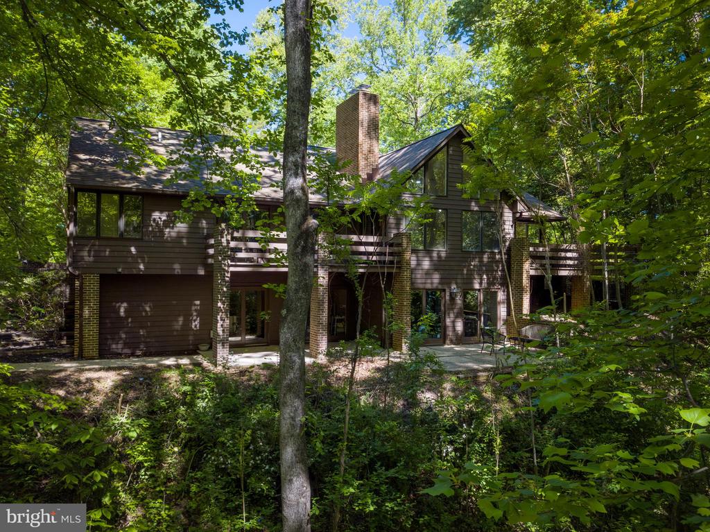 8425 MAUSEN LANE