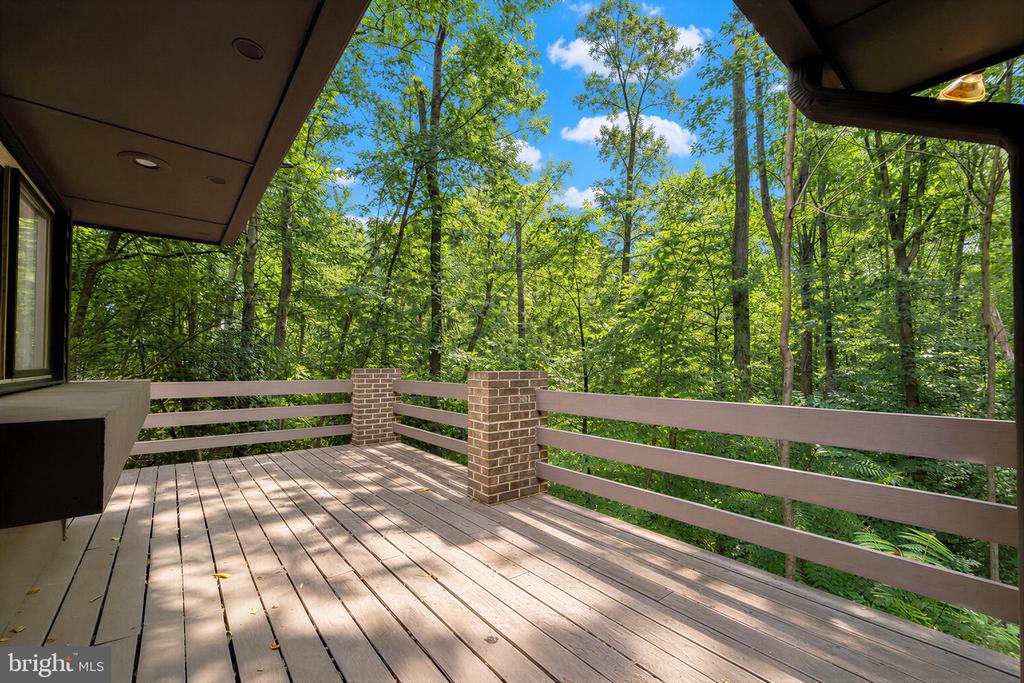8425 MAUSEN LANE