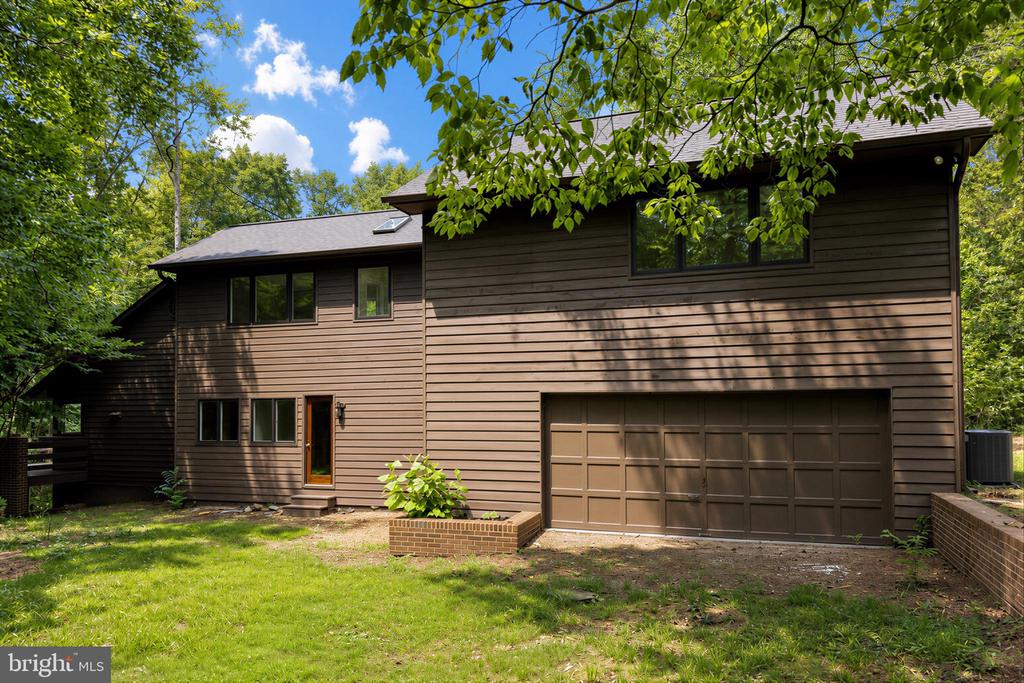 8425 MAUSEN LANE