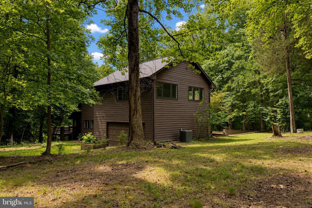 8425 MAUSEN LANE
