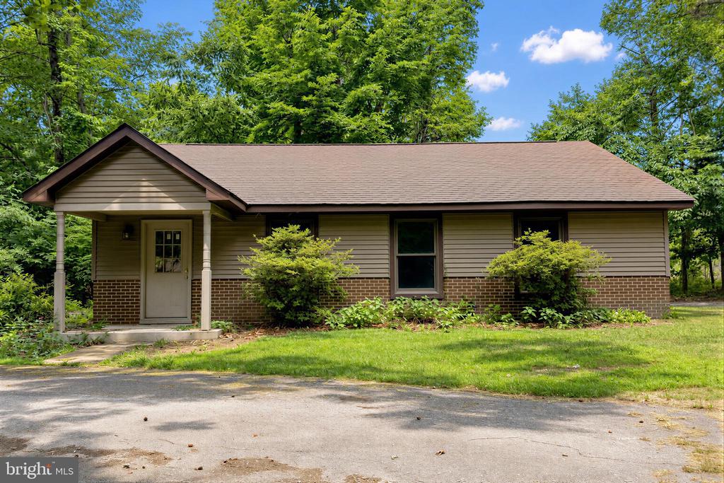8425 MAUSEN LANE