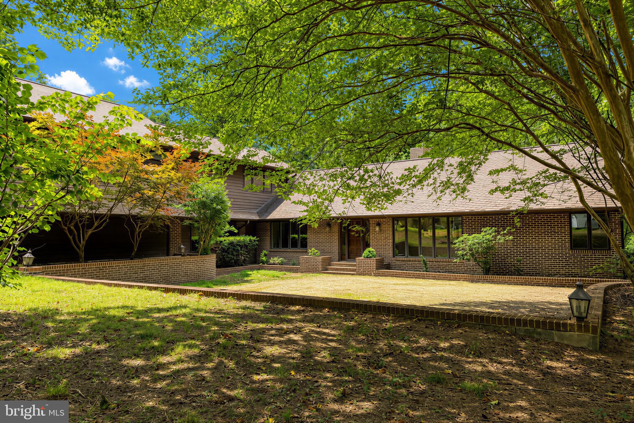 8425 MAUSEN LANE