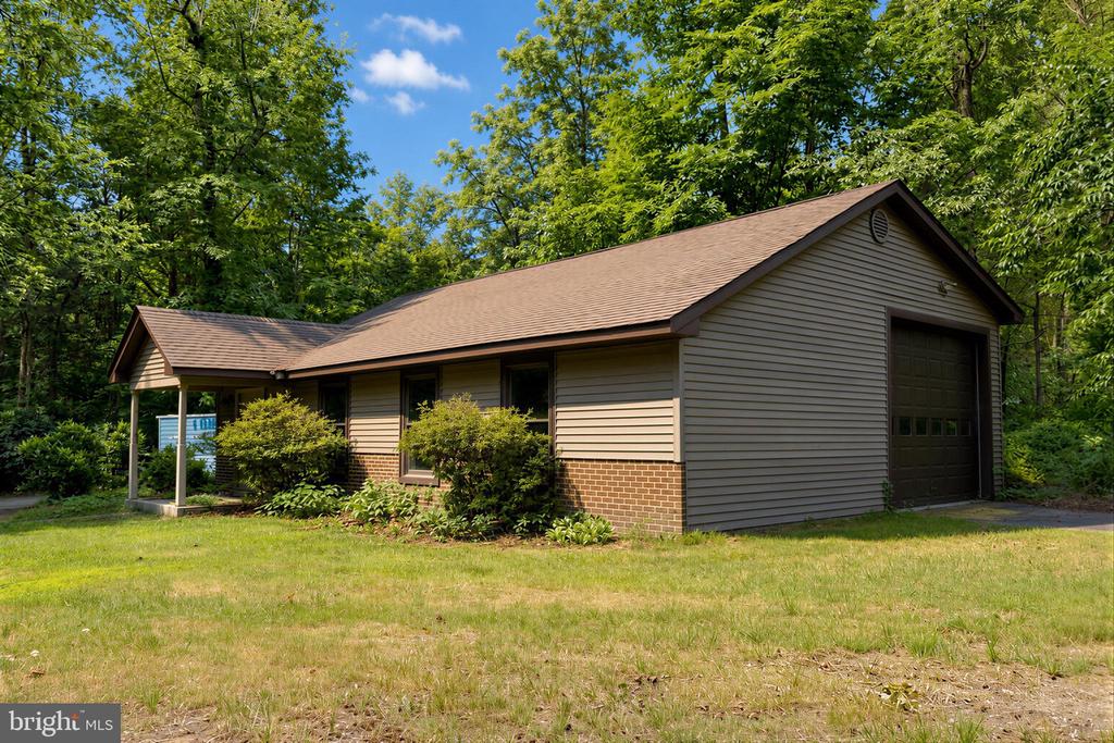 8425 MAUSEN LANE