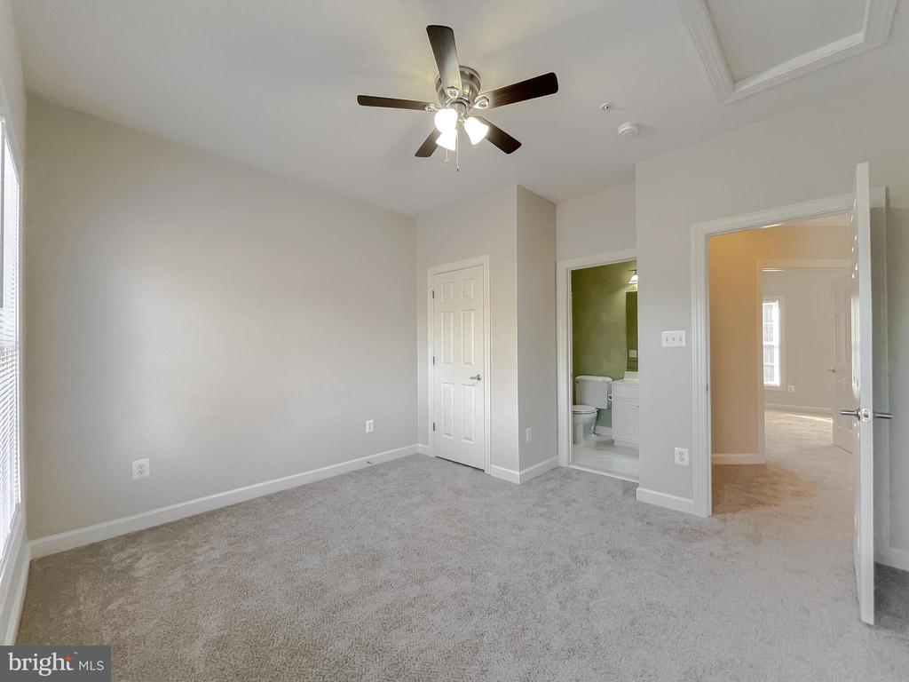 15613 SIR EDWARDS DR