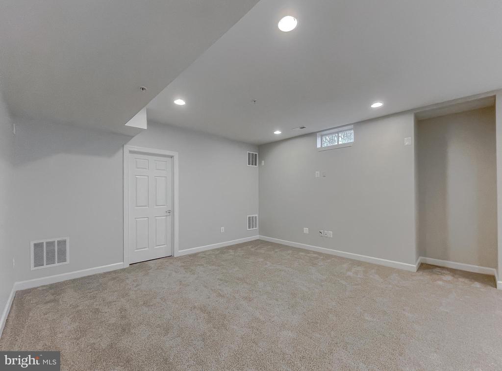 15613 SIR EDWARDS DR