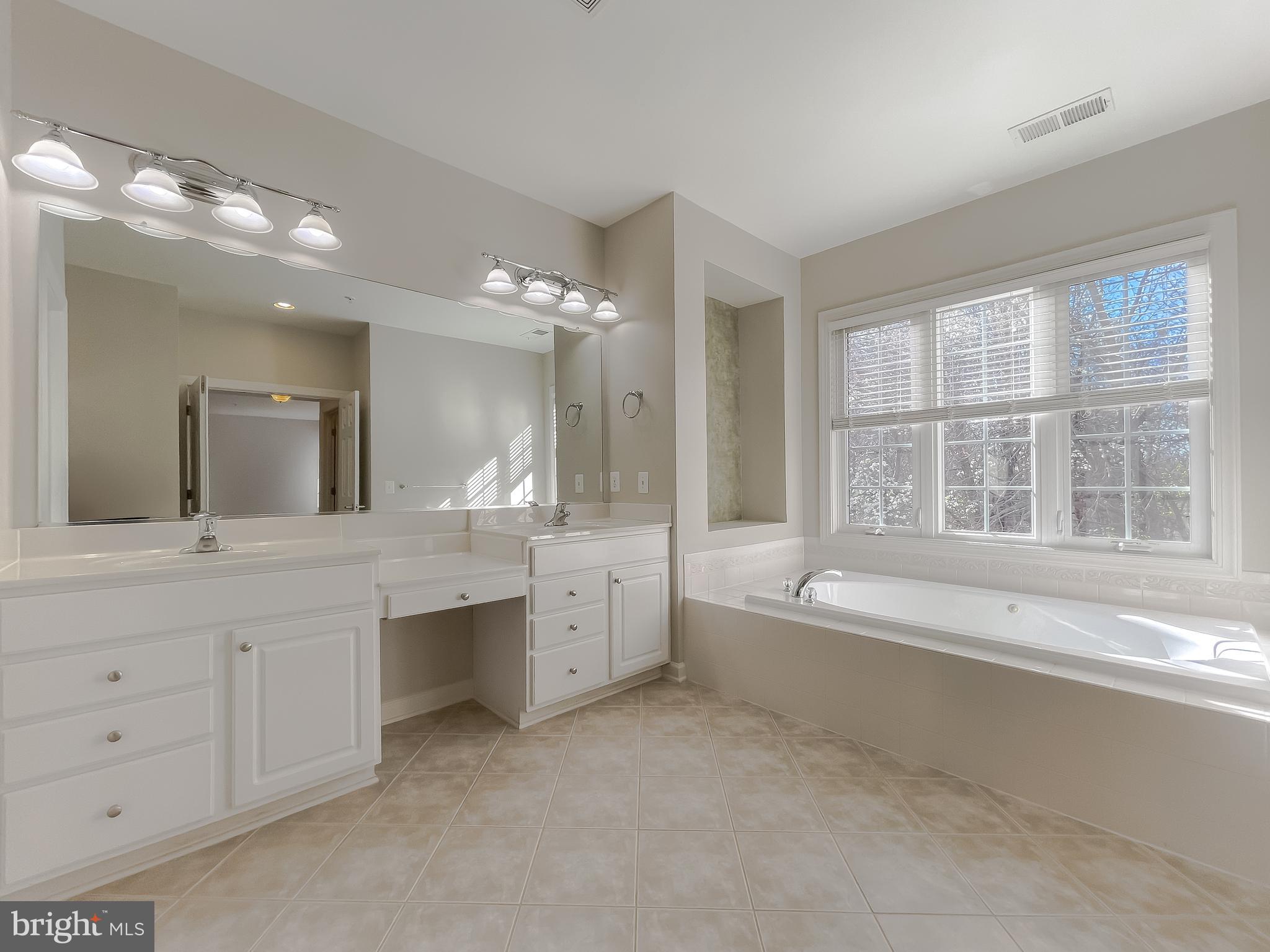 15613 SIR EDWARDS DR