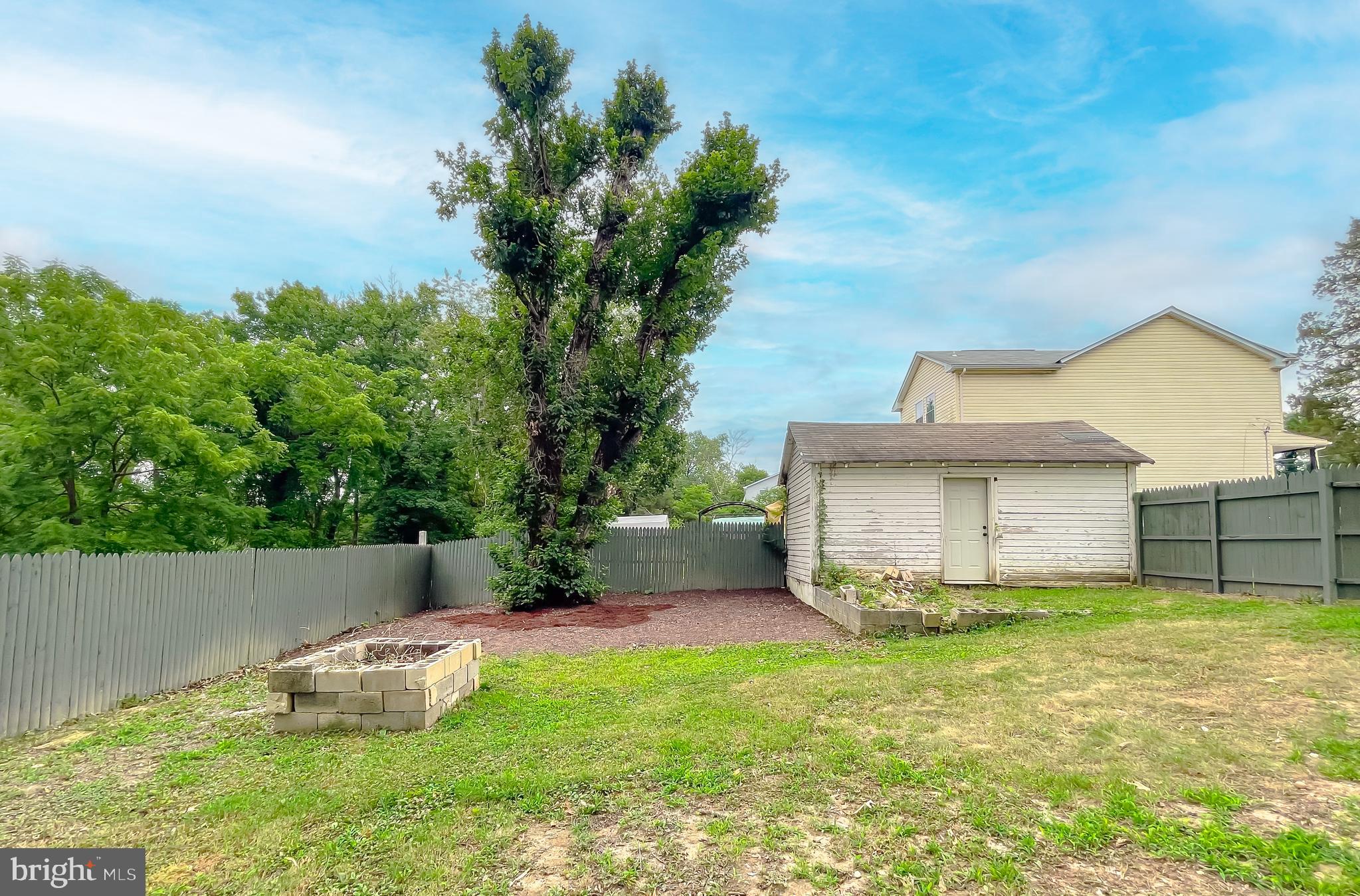 6704 Boxwood Dr