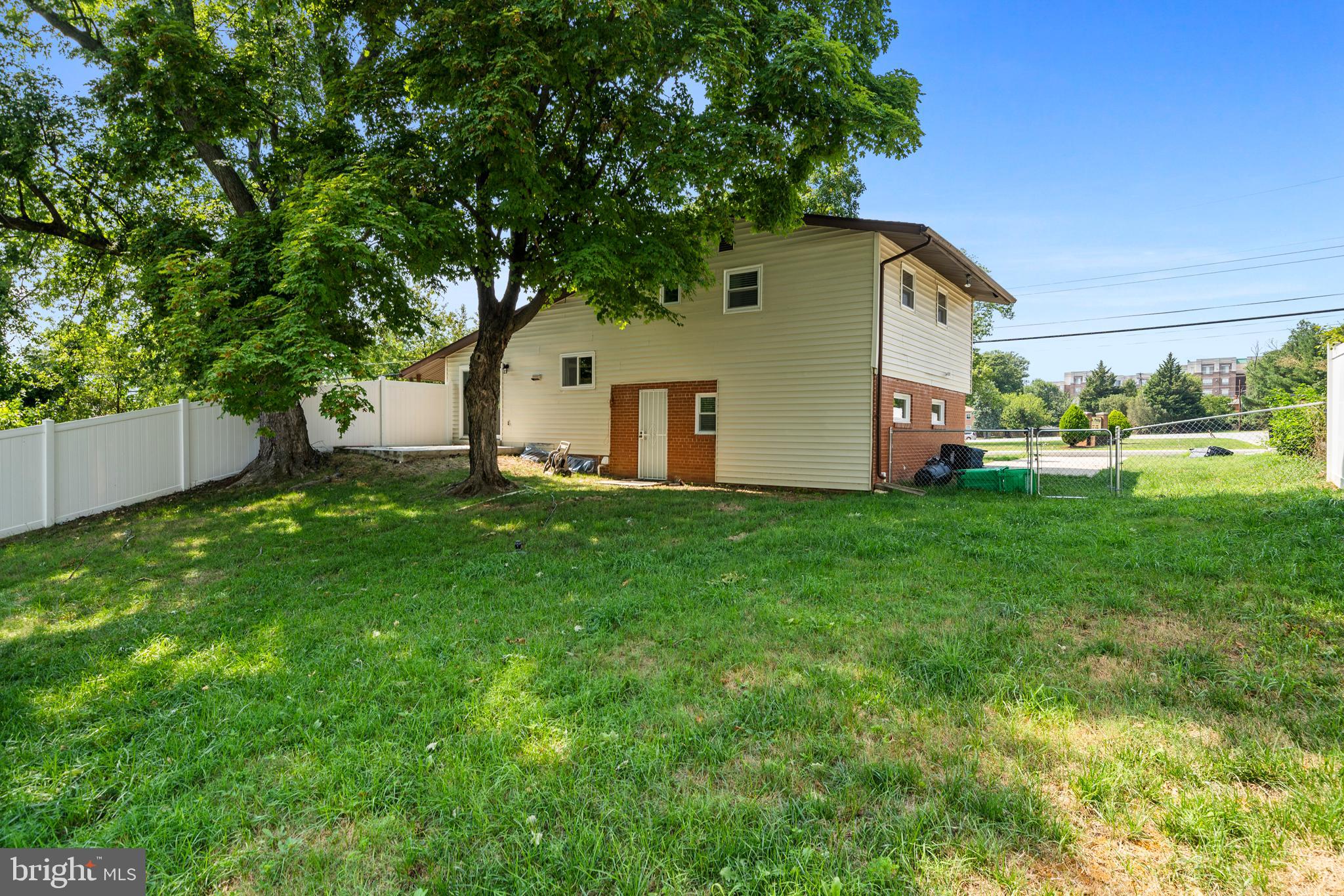 5501 HENDERSON WAY