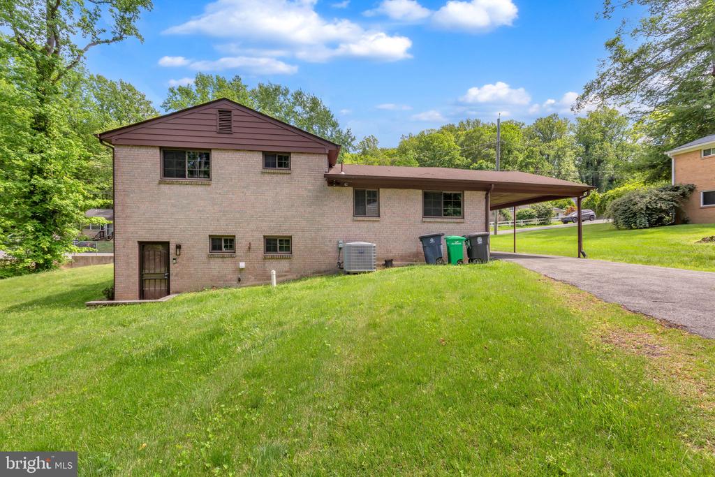 7509 Glade Dr