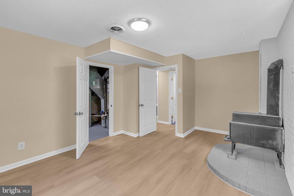 7509 Glade Dr
