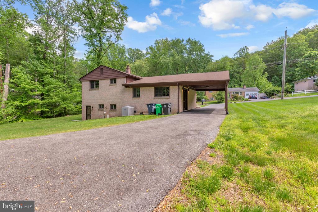 7509 Glade Dr