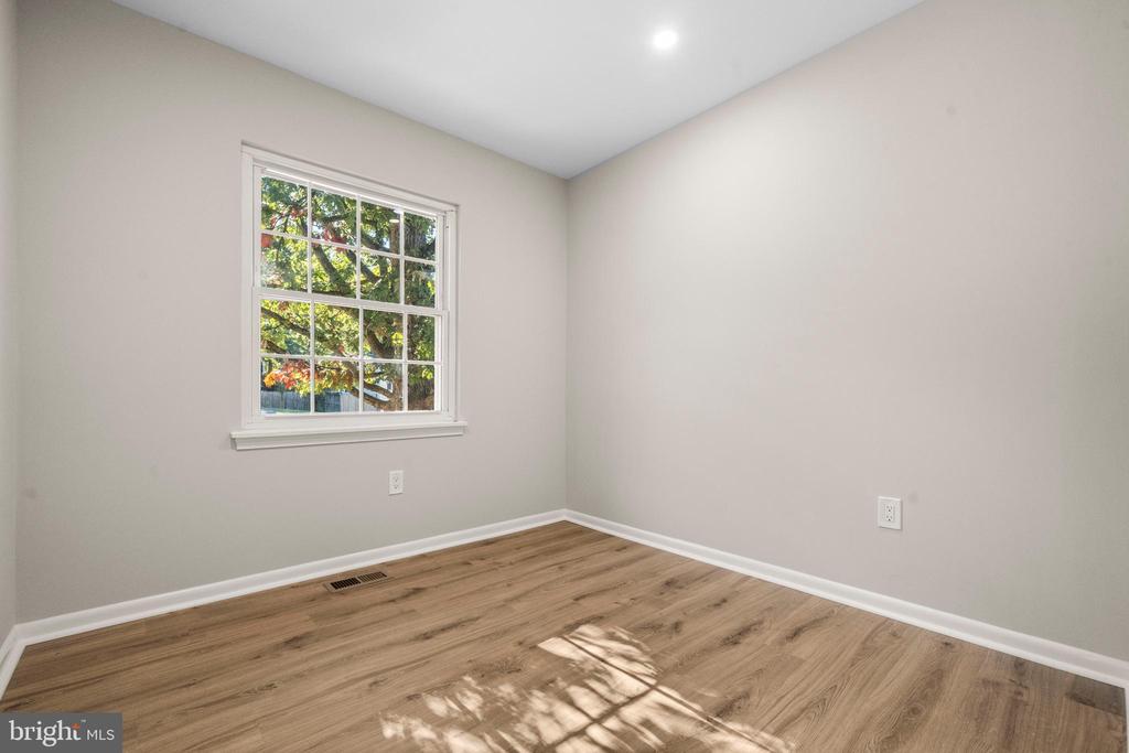 9370 FERNWOOD COURT