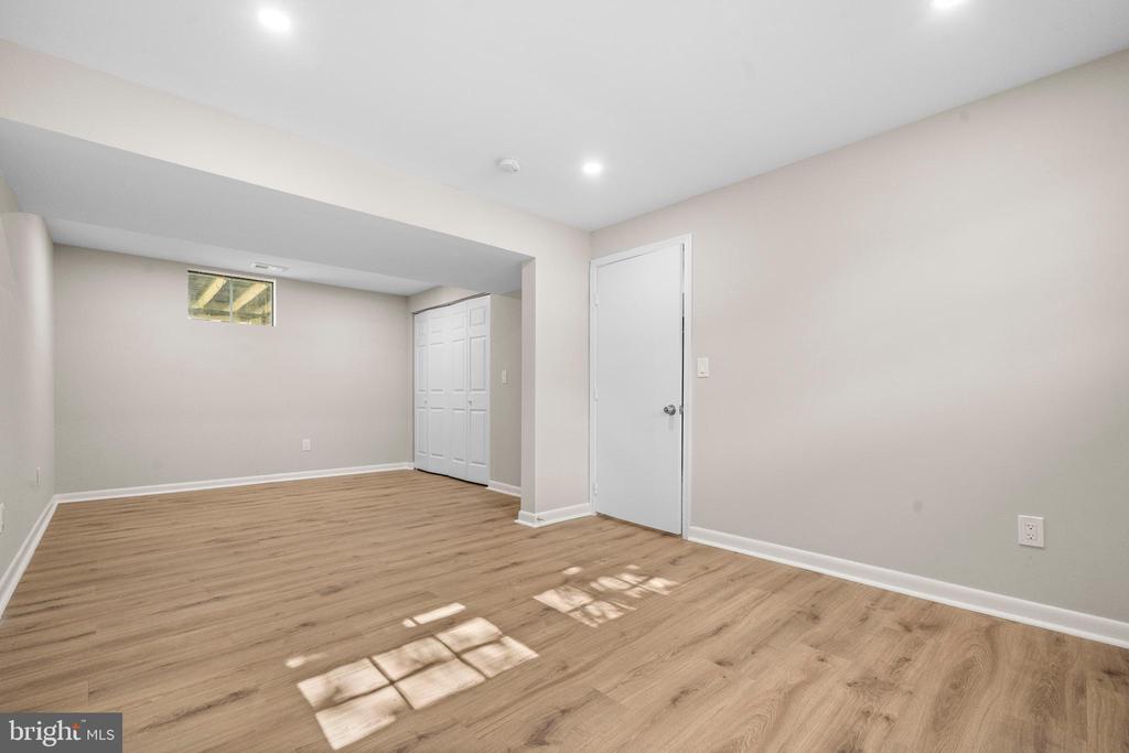 9370 FERNWOOD COURT