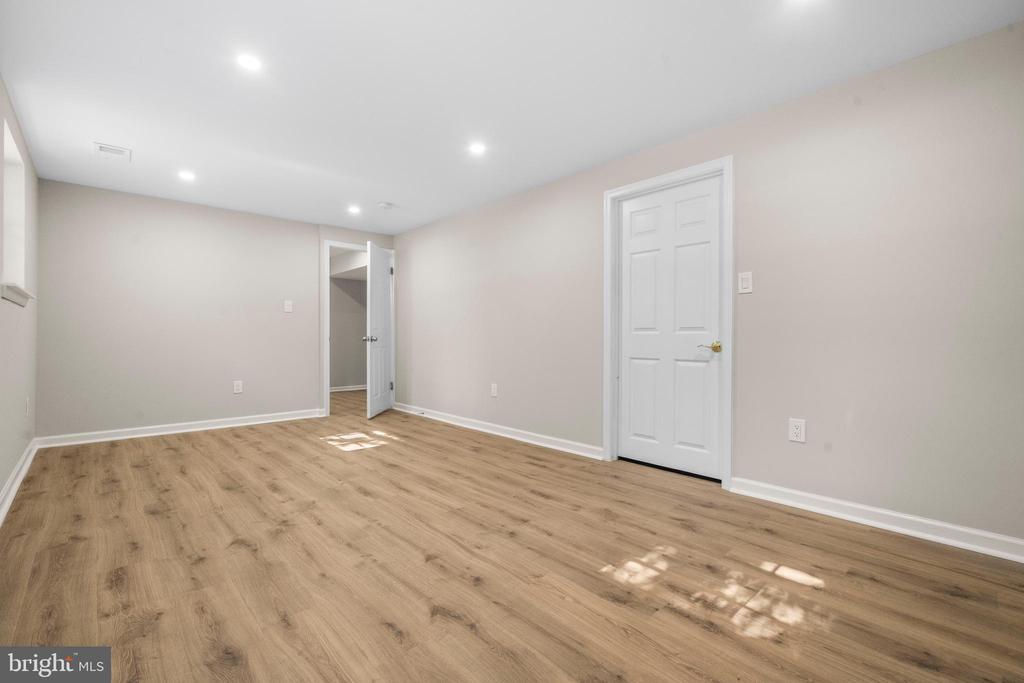 9370 FERNWOOD COURT
