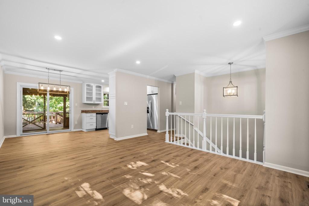 9370 FERNWOOD COURT