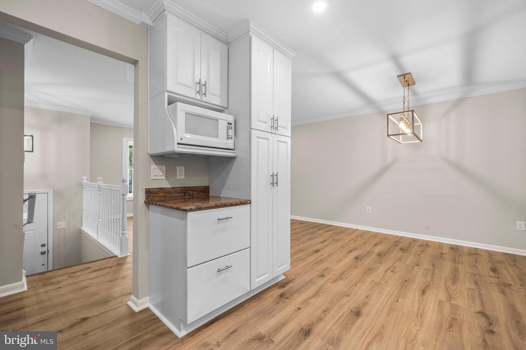 9370 FERNWOOD COURT