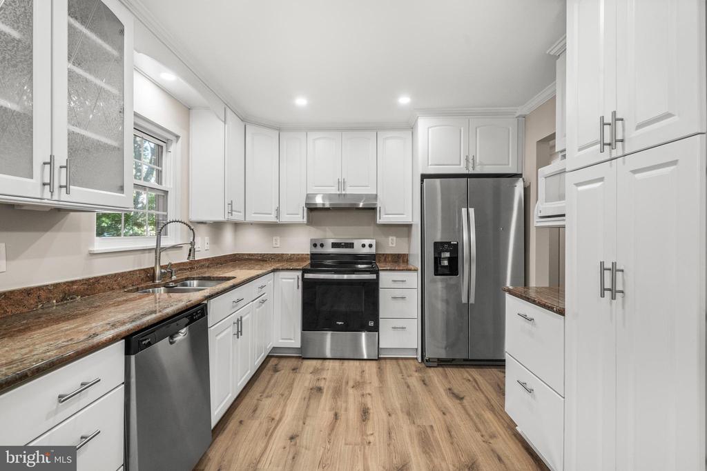 9370 FERNWOOD COURT