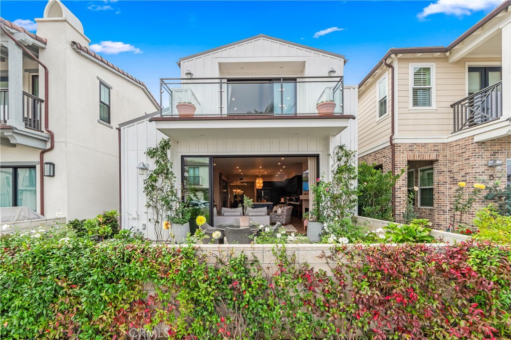 15 Marina Way
