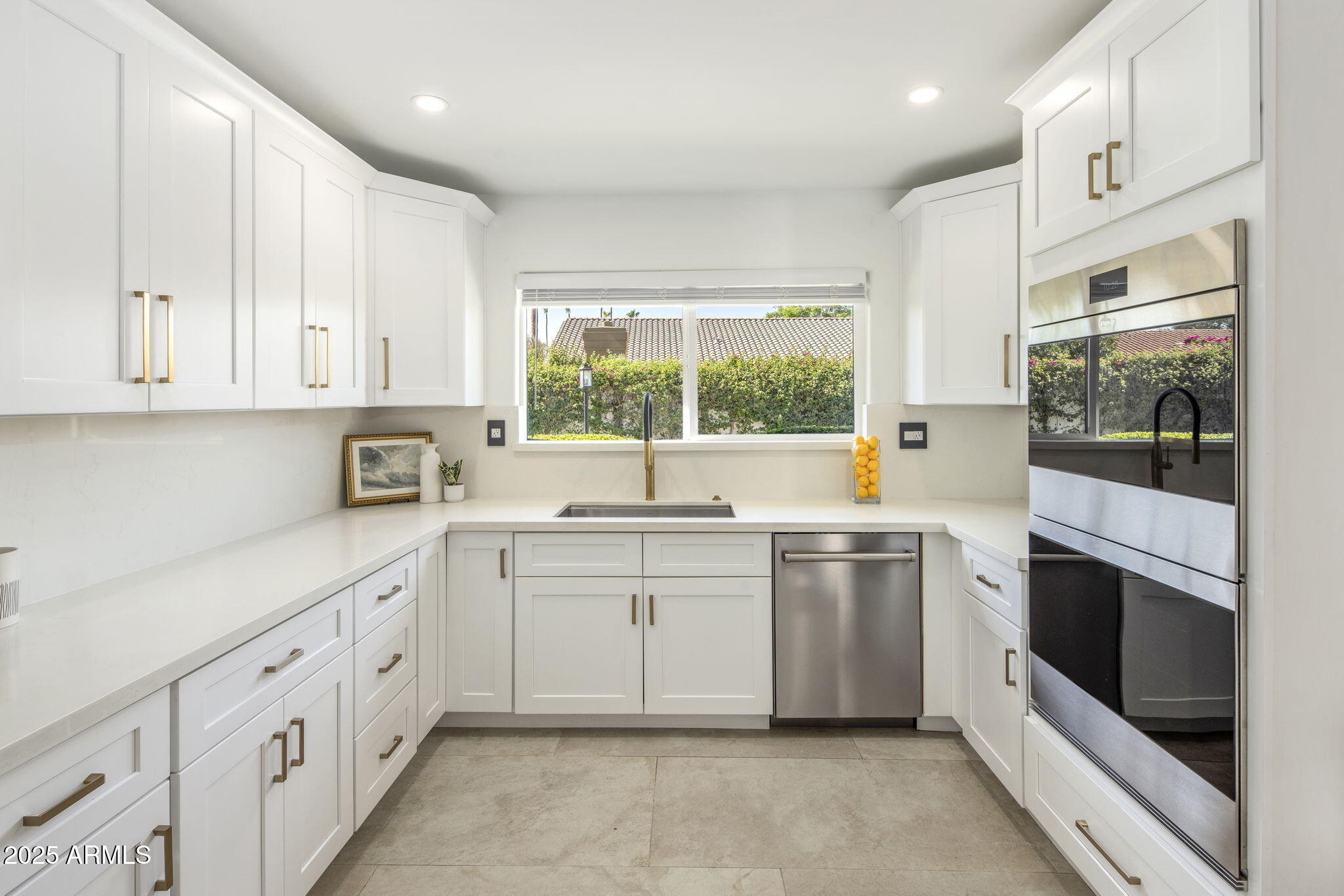 9675 E CINNABAR Avenue