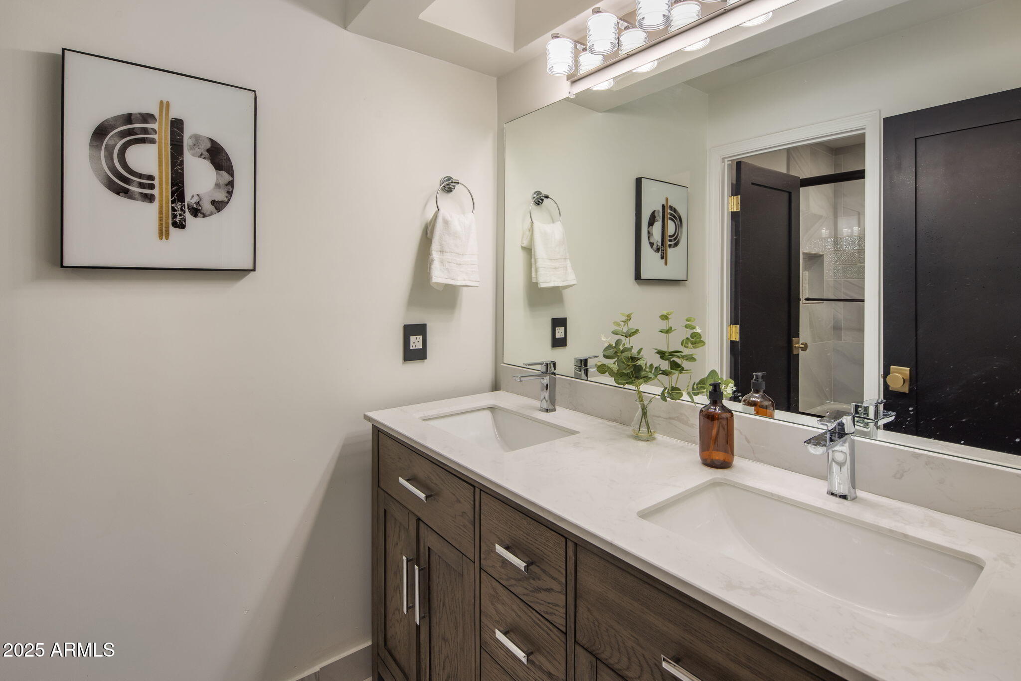 9675 E CINNABAR Avenue