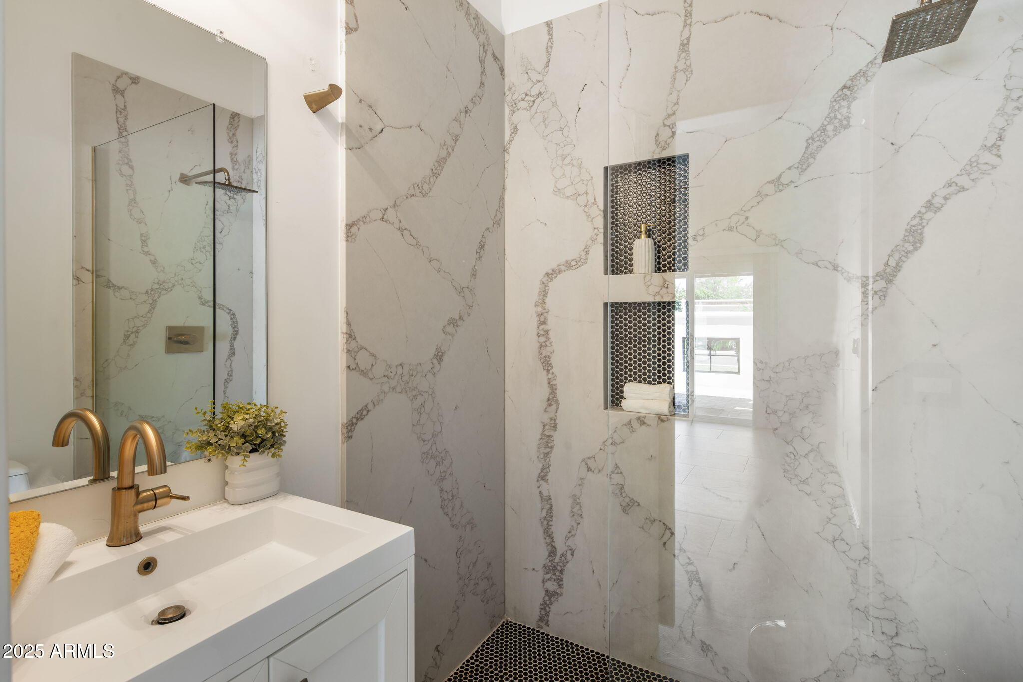 9675 E CINNABAR Avenue