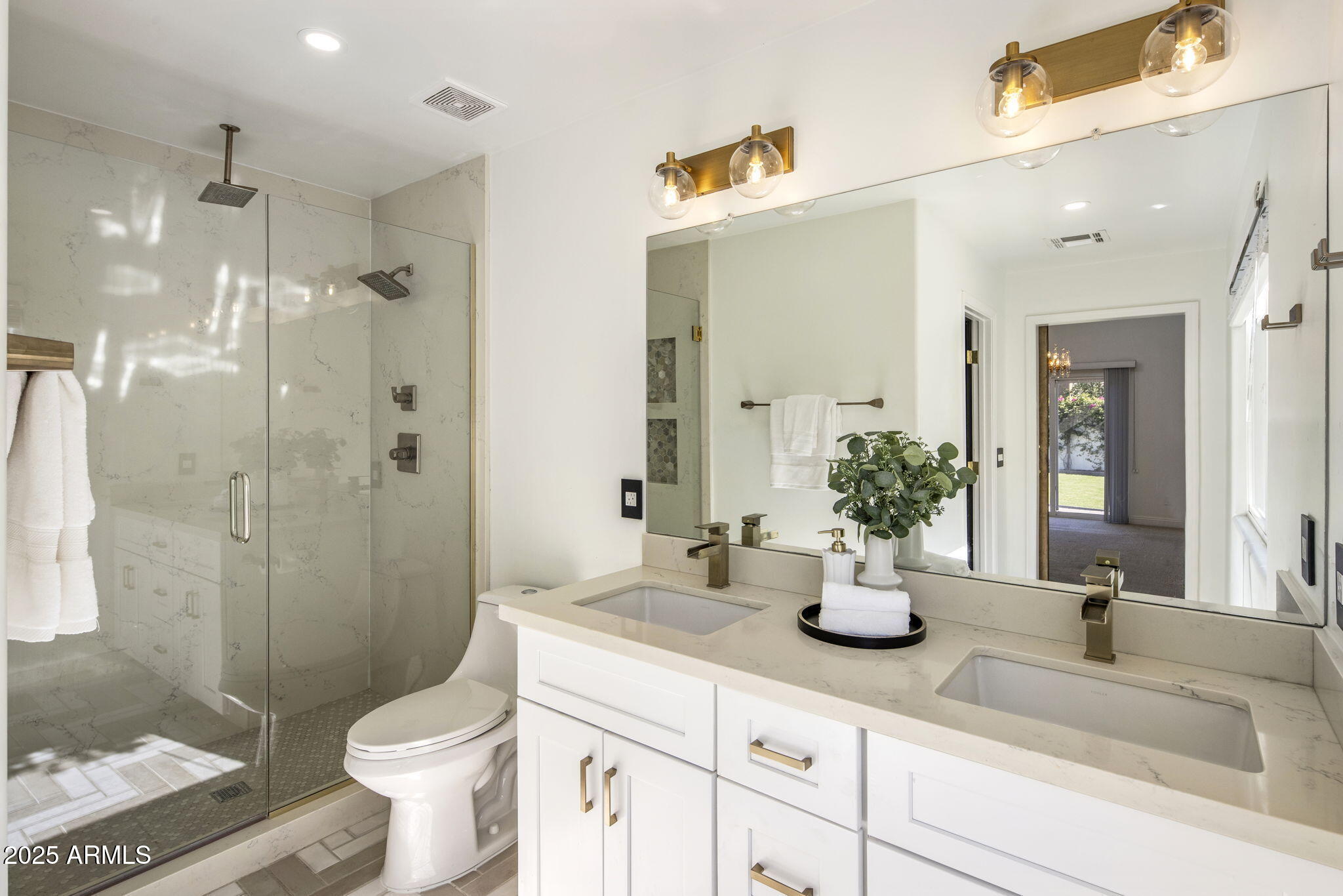 9675 E CINNABAR Avenue