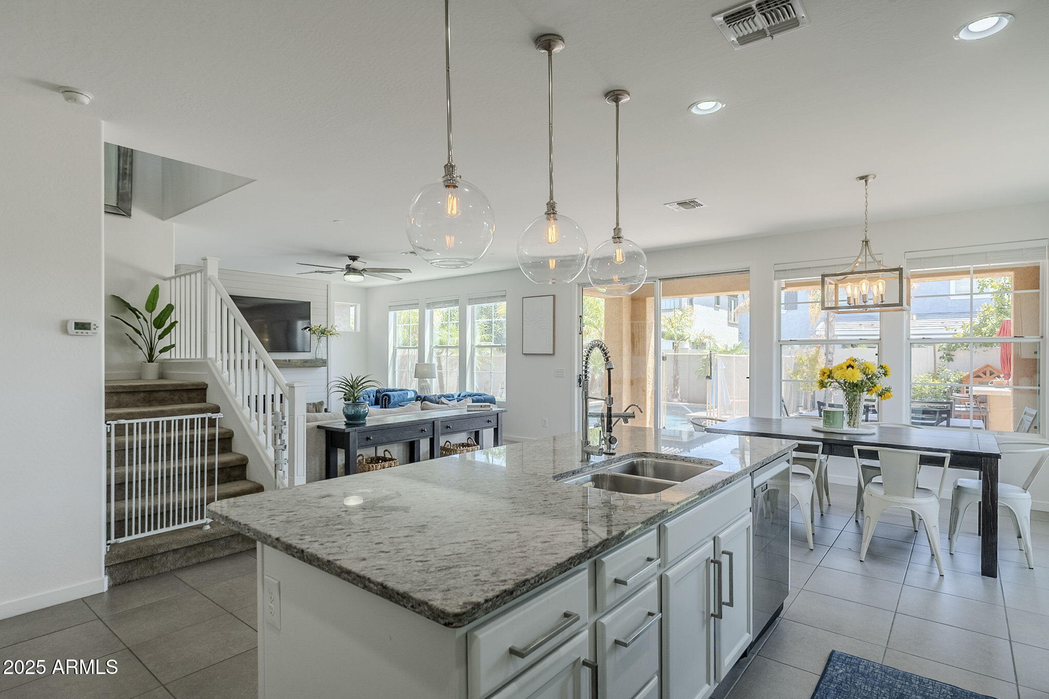 10515 E NOPAL Avenue