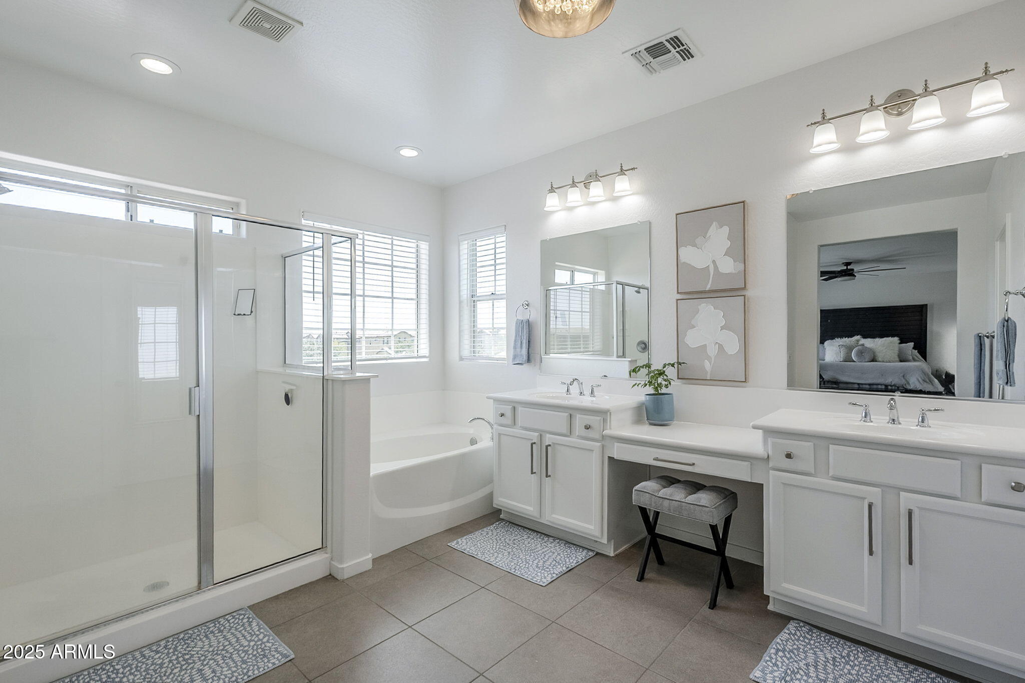 10515 E NOPAL Avenue