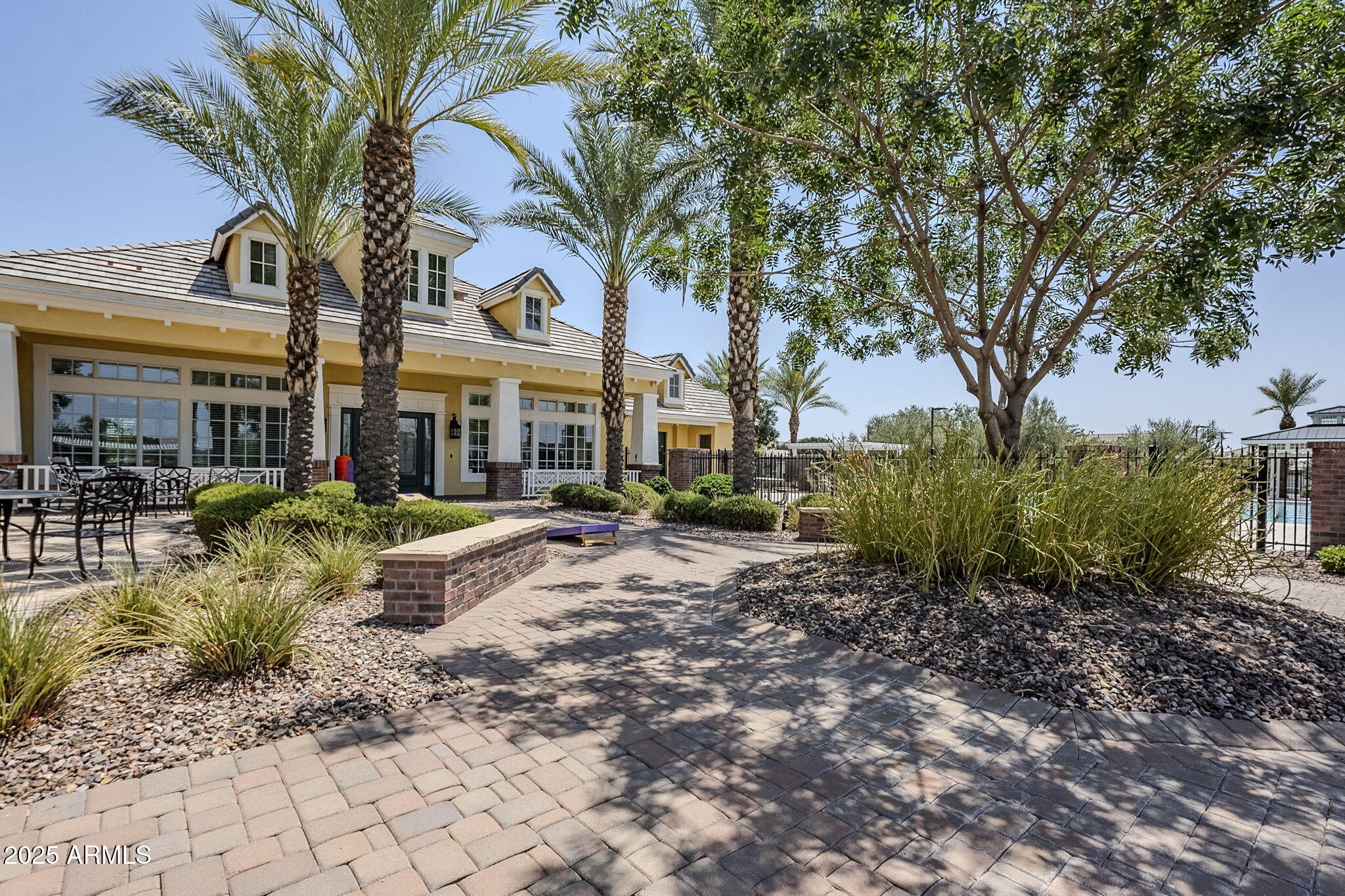 10515 E NOPAL Avenue