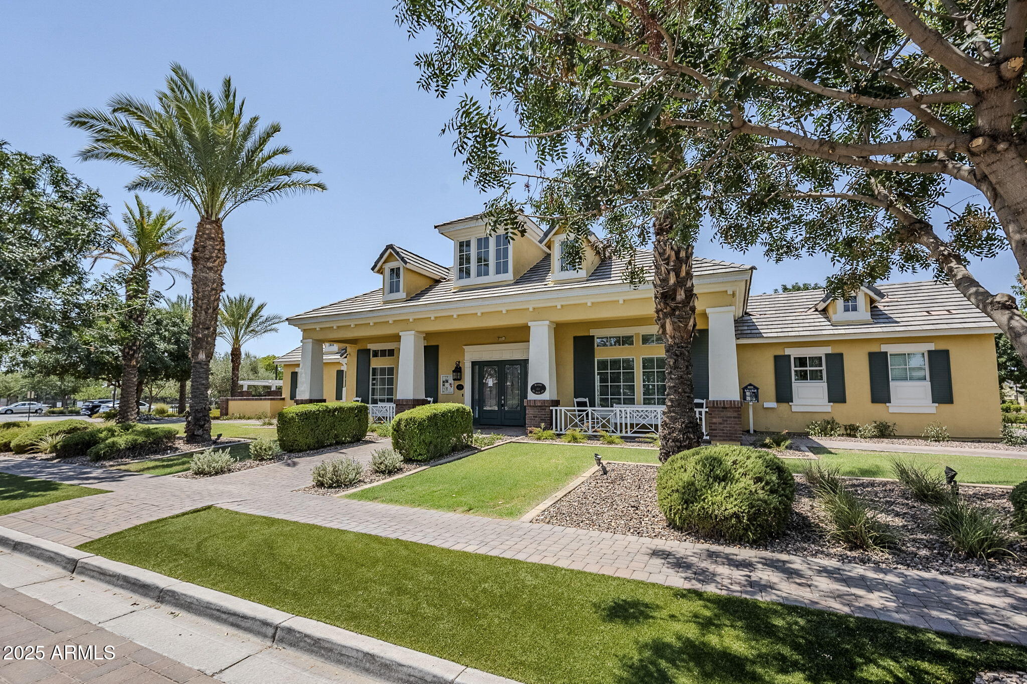 10515 E NOPAL Avenue