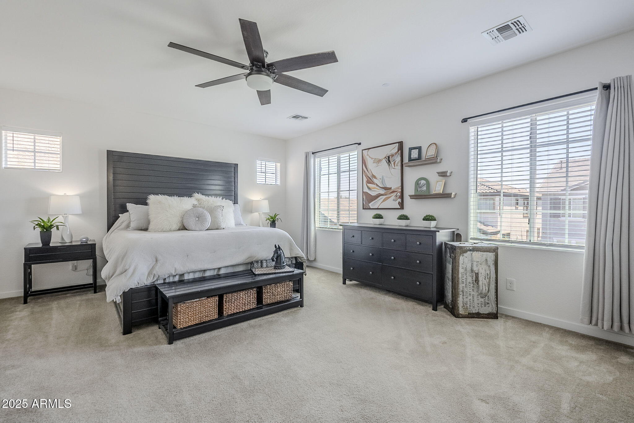 10515 E NOPAL Avenue