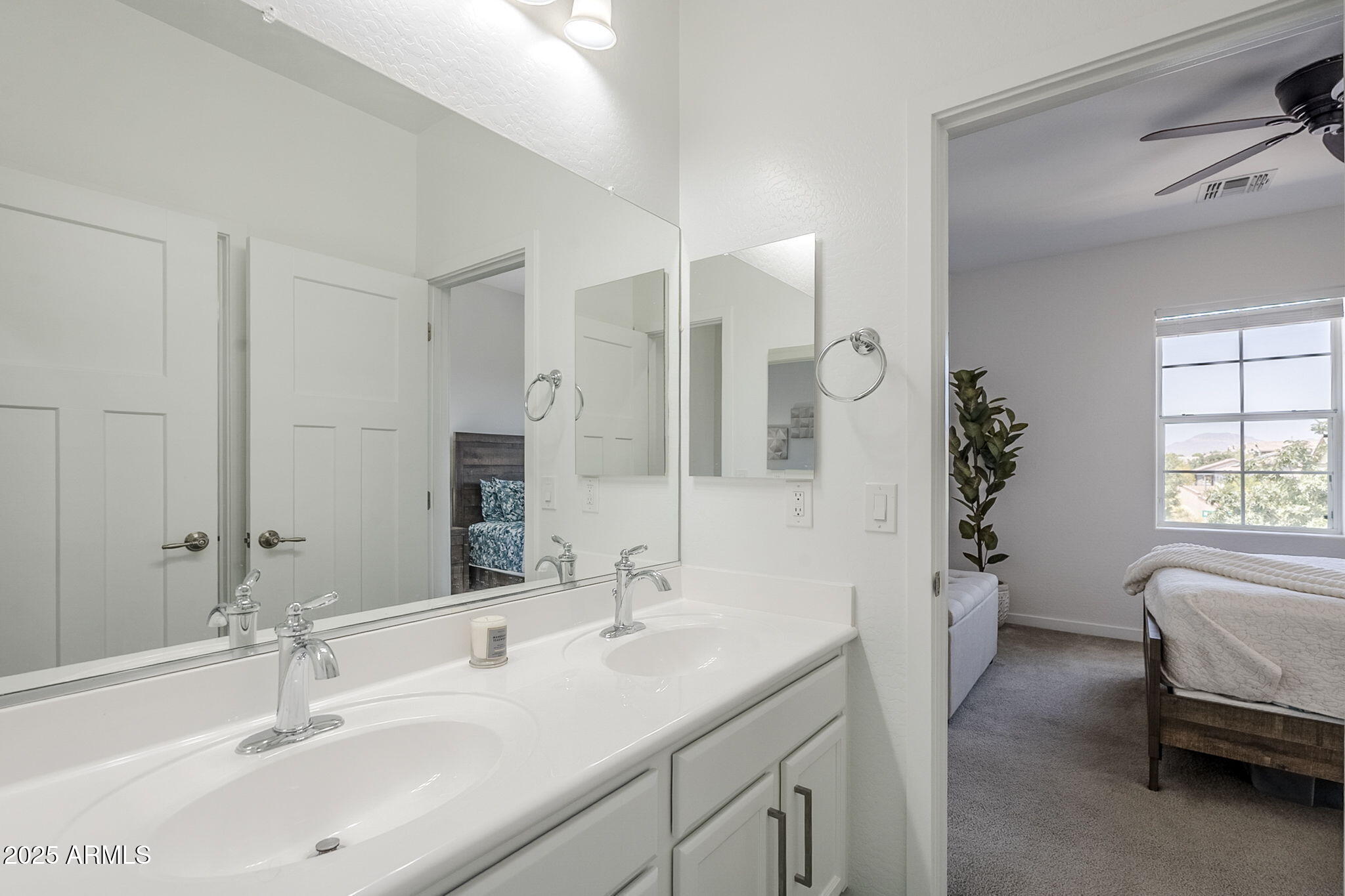 10515 E NOPAL Avenue