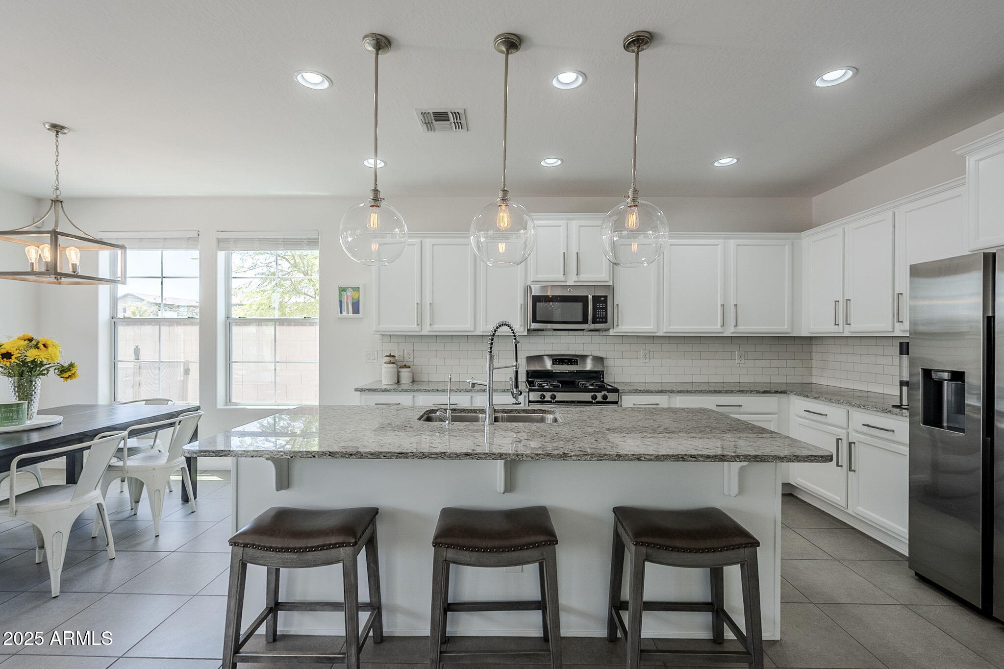 10515 E NOPAL Avenue