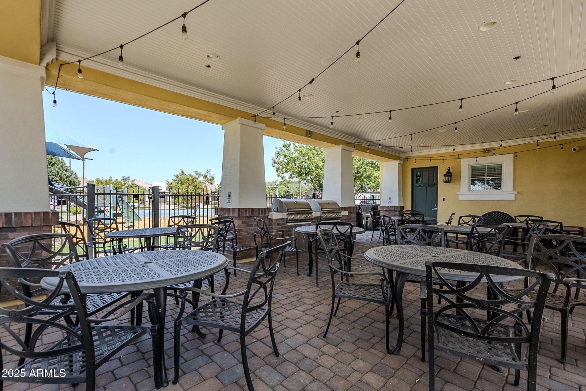 10515 E NOPAL Avenue