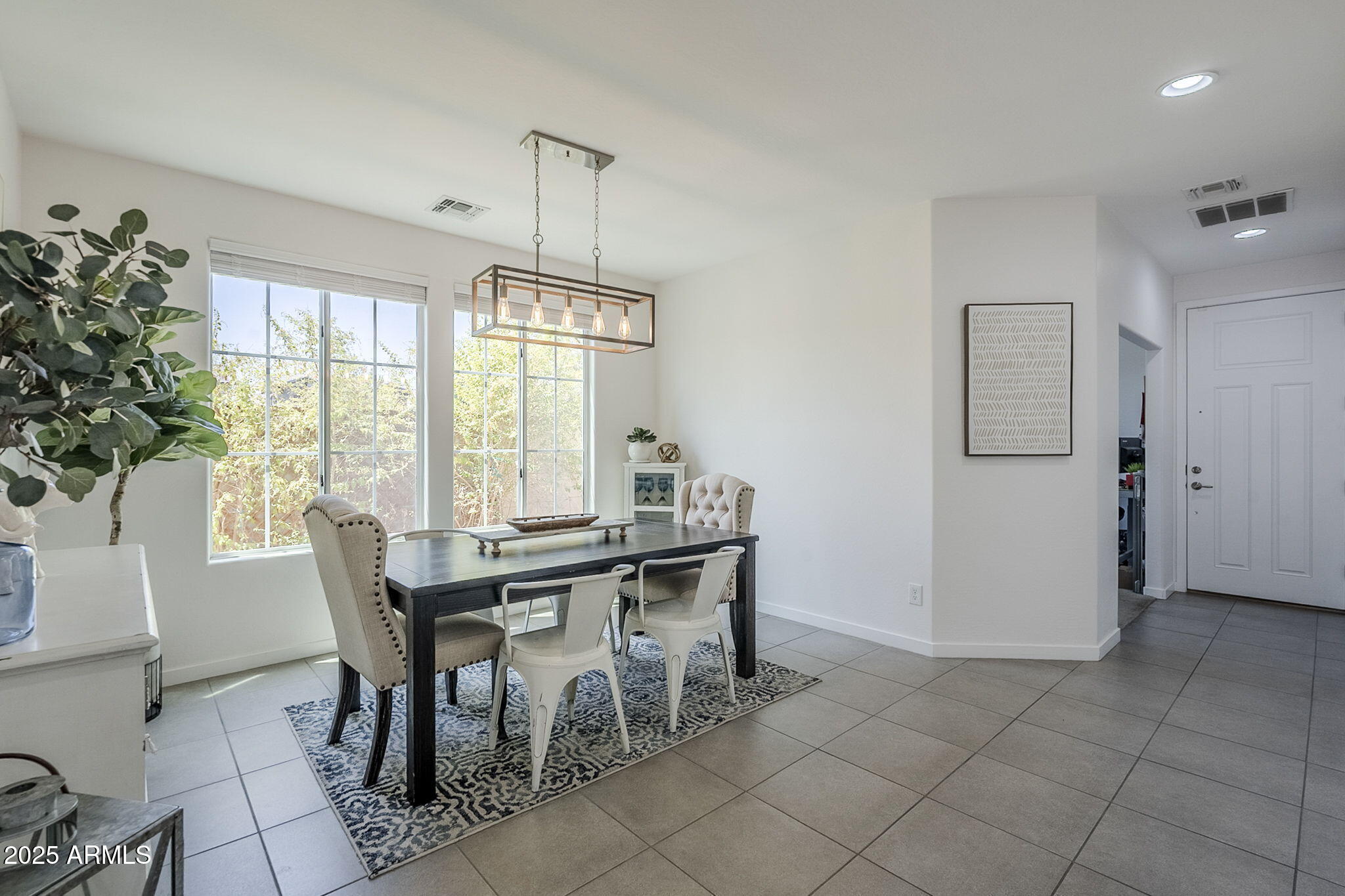 10515 E NOPAL Avenue