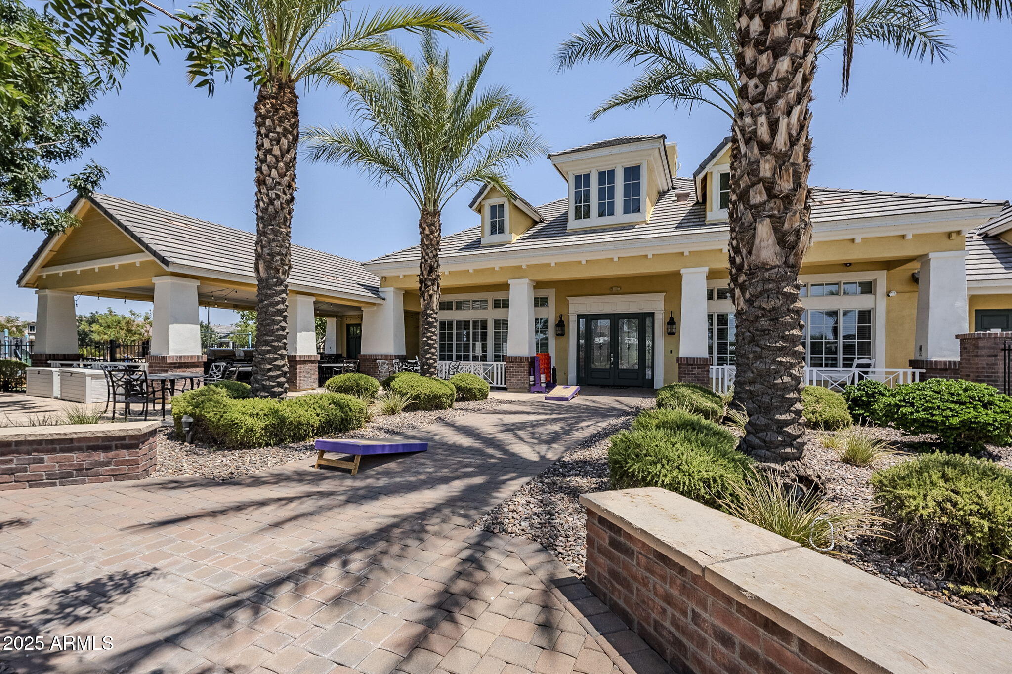 10515 E NOPAL Avenue