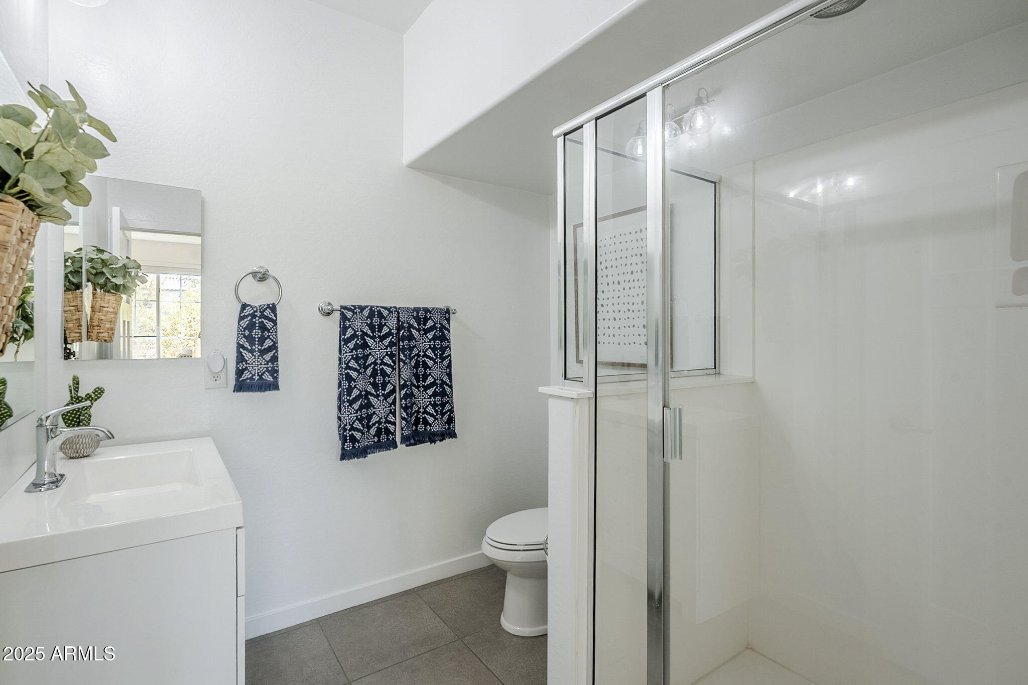 10515 E NOPAL Avenue