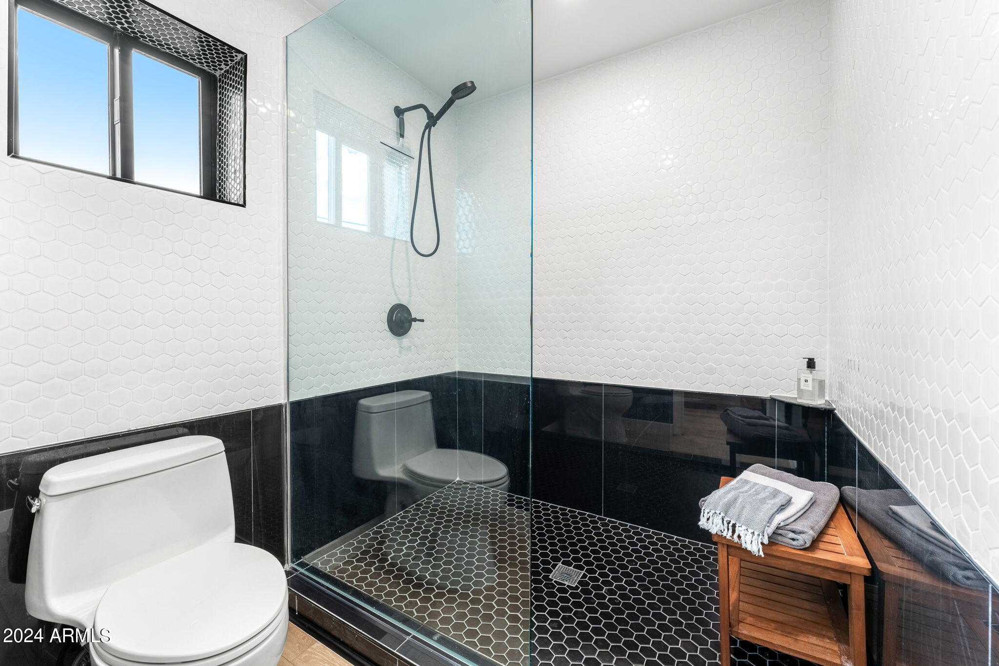 7113 E MCDONALD Drive