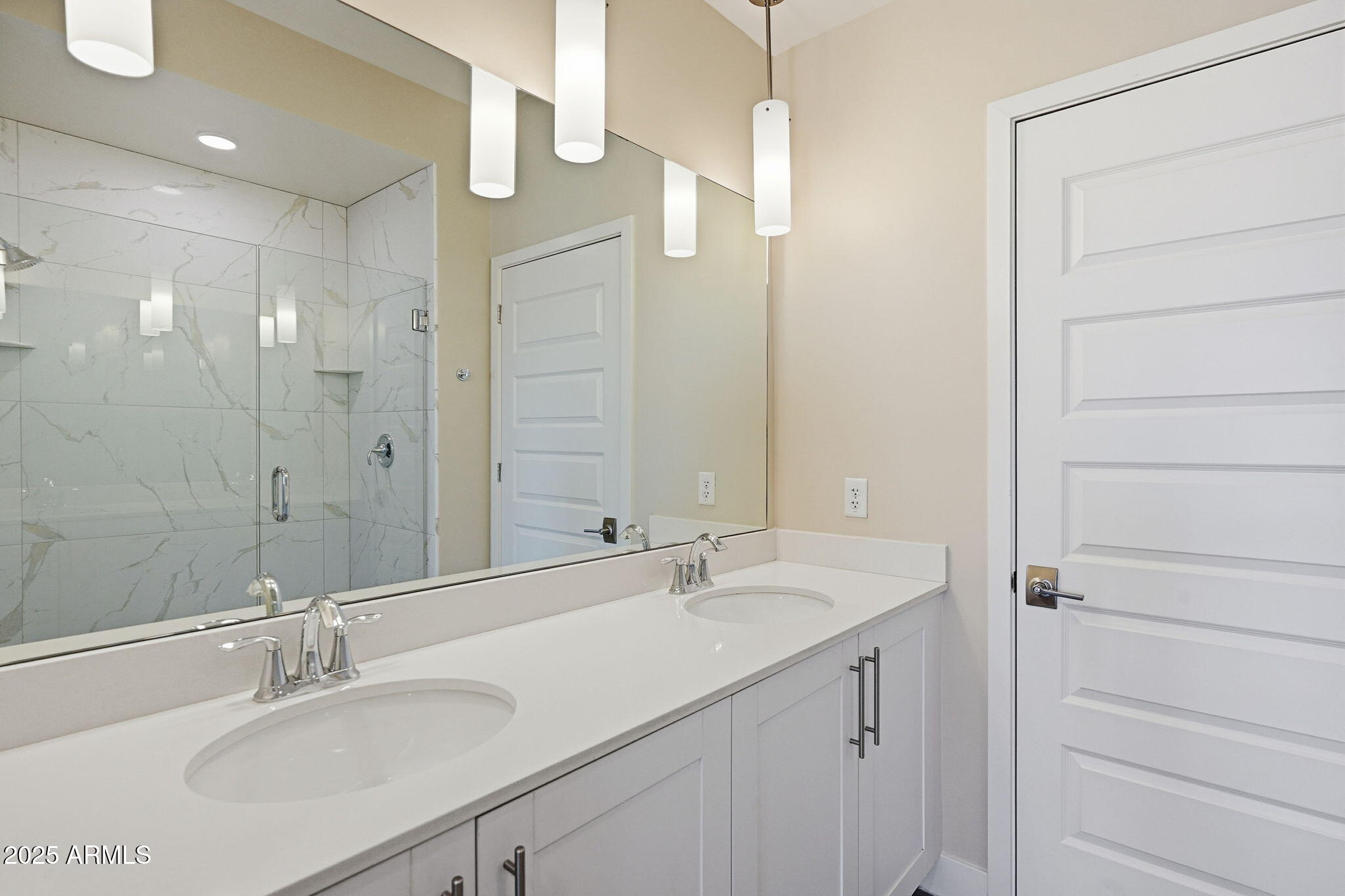 7300 E EARLL Drive 3016