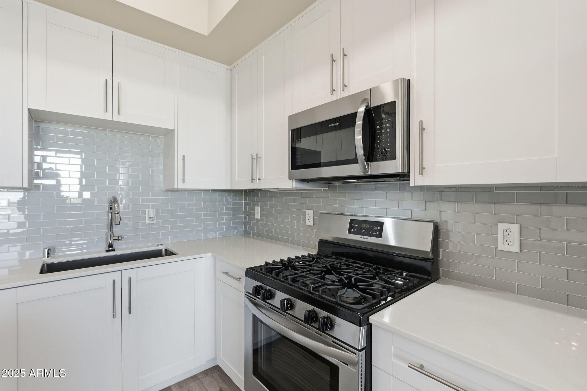 7300 E EARLL Drive 3016