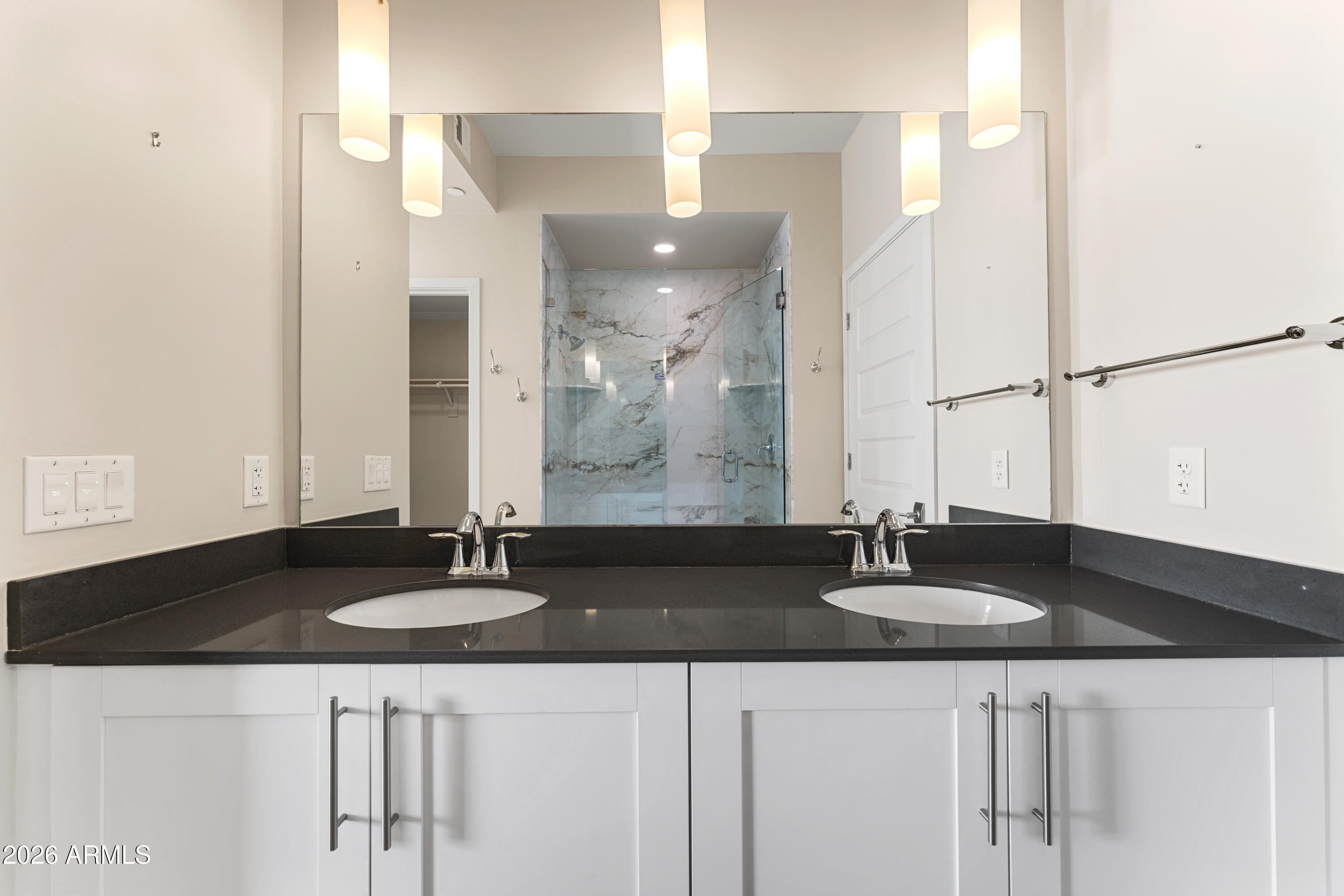 7300 E EARLL Drive 3023