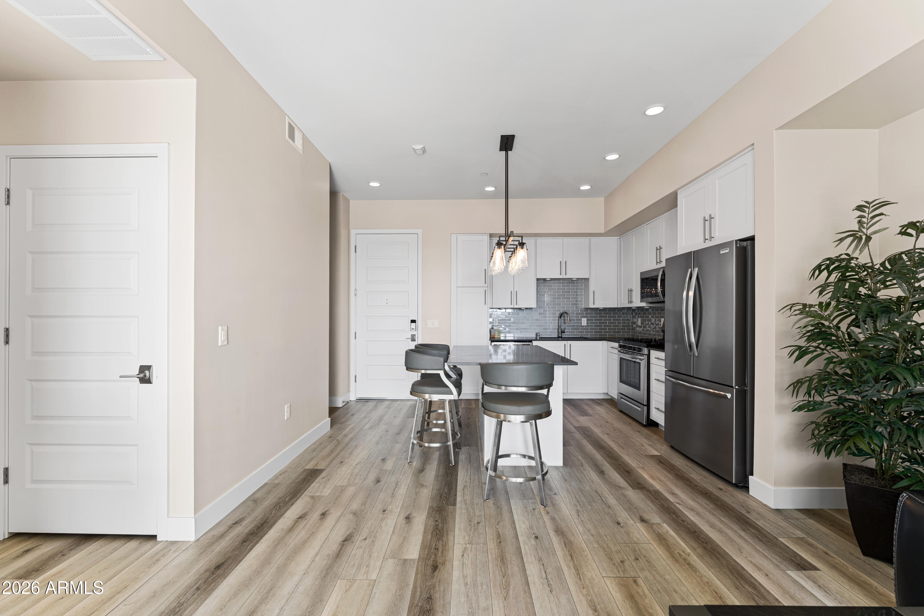 7300 E EARLL Drive 3023