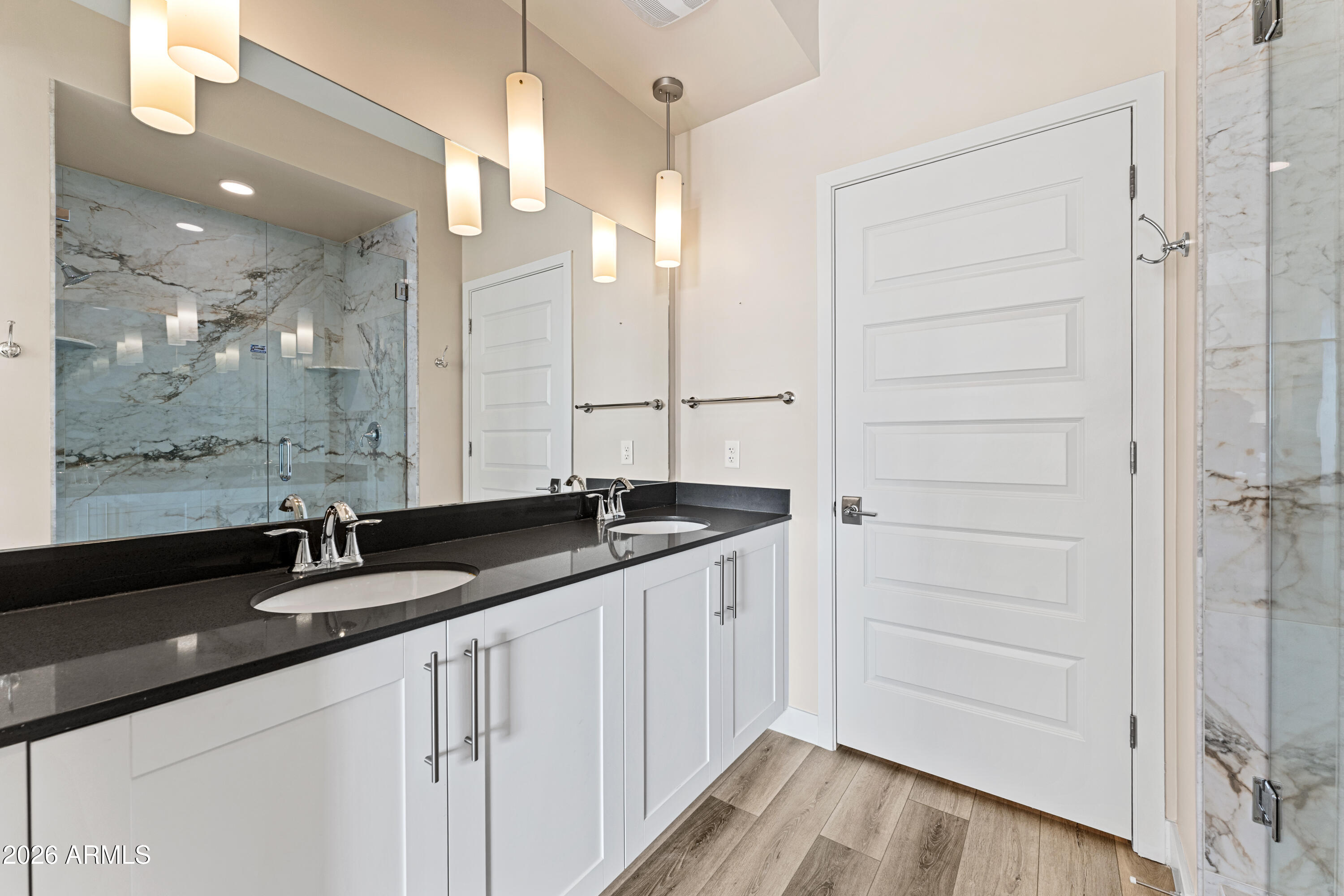 7300 E EARLL Drive 3023