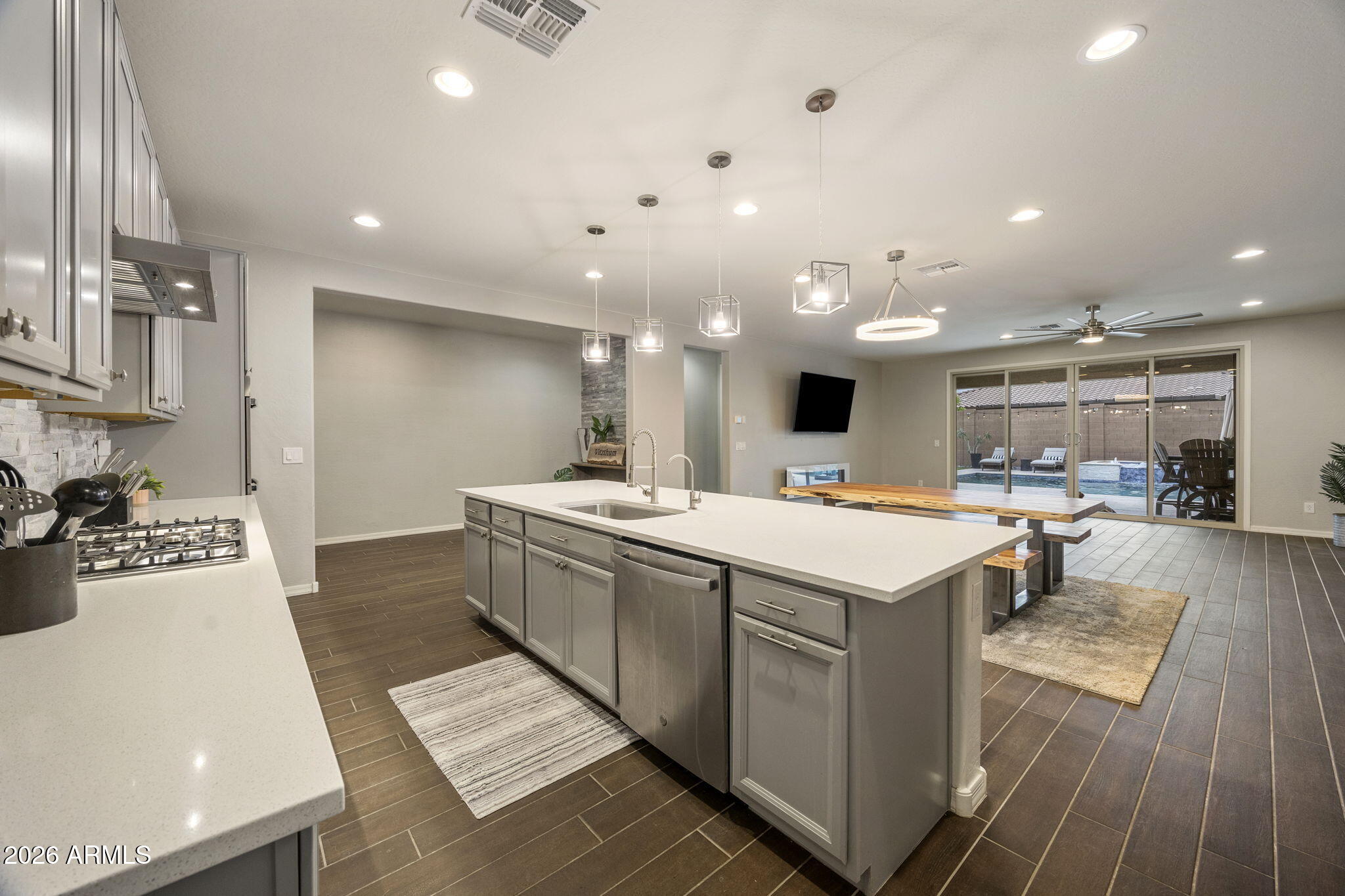 12515 W TUCKEY Lane